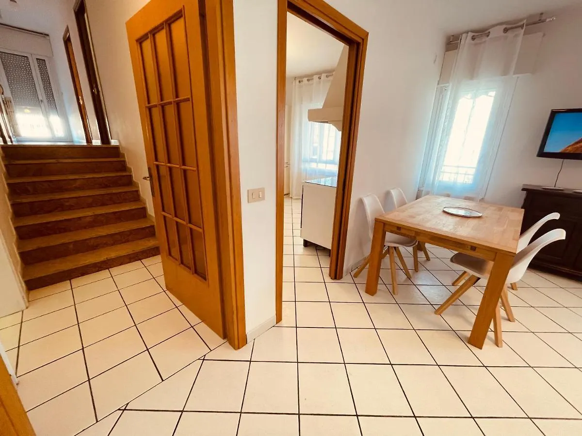 Family Apartment Piazza Milano - Jesolo 0*, Lido di Jesolo Olaszország